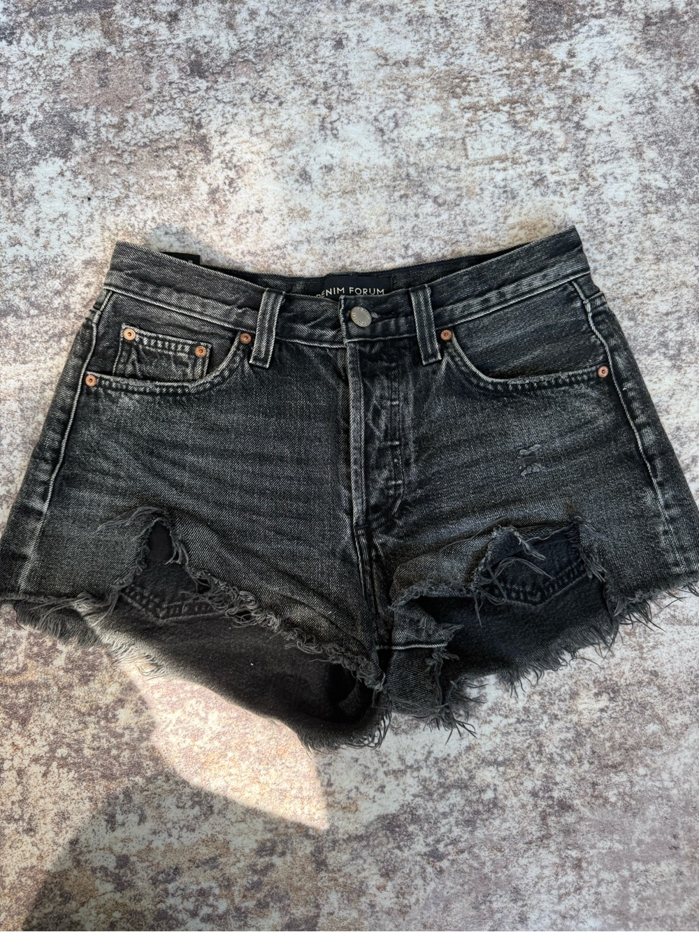 Aritzia Denim Forum the ex boyfriend short size 23